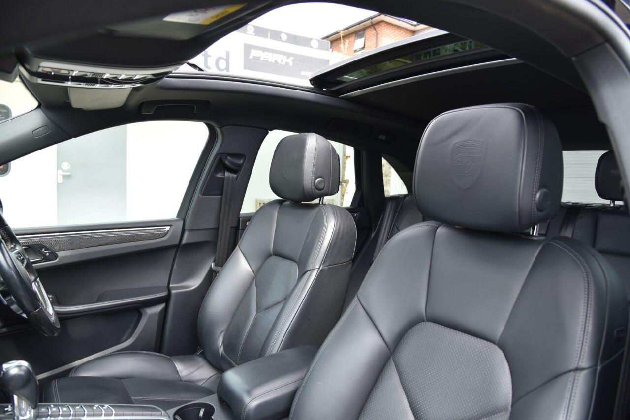 Porsche Macan view 11