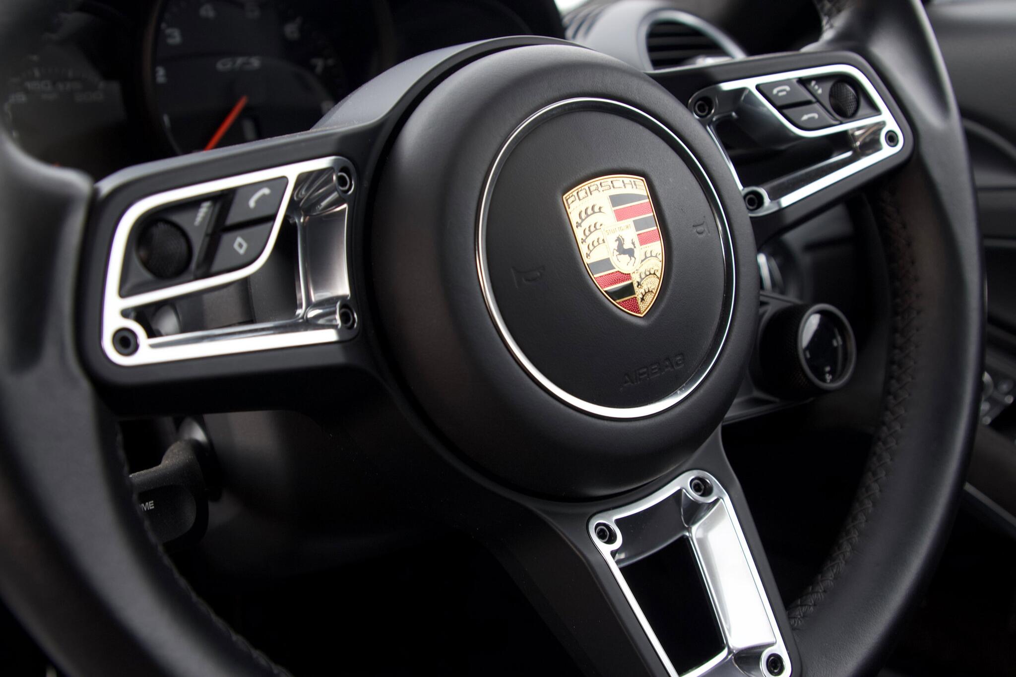 Porsche Cayman view 10