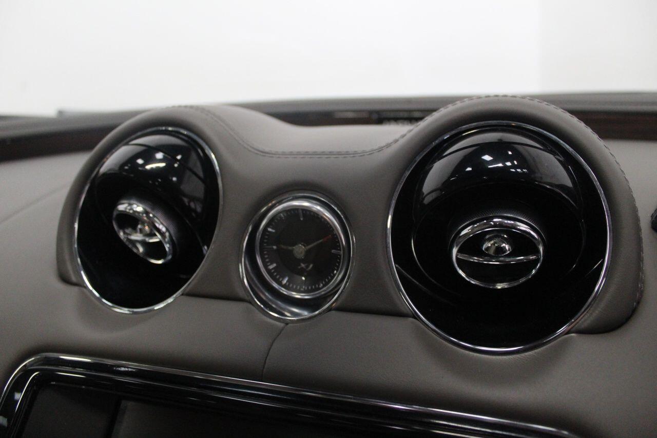 Jaguar XJ view 49