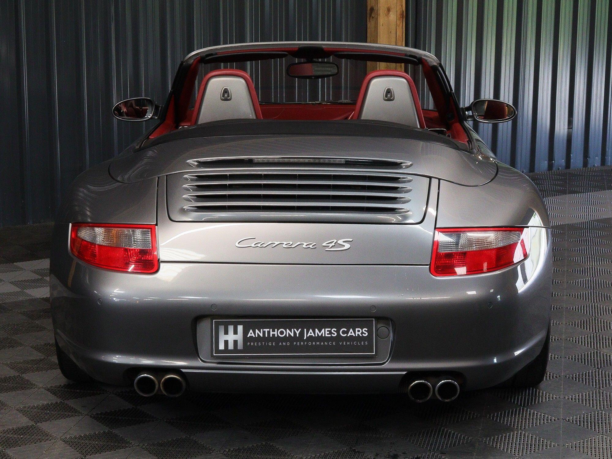 Porsche 911 view 3