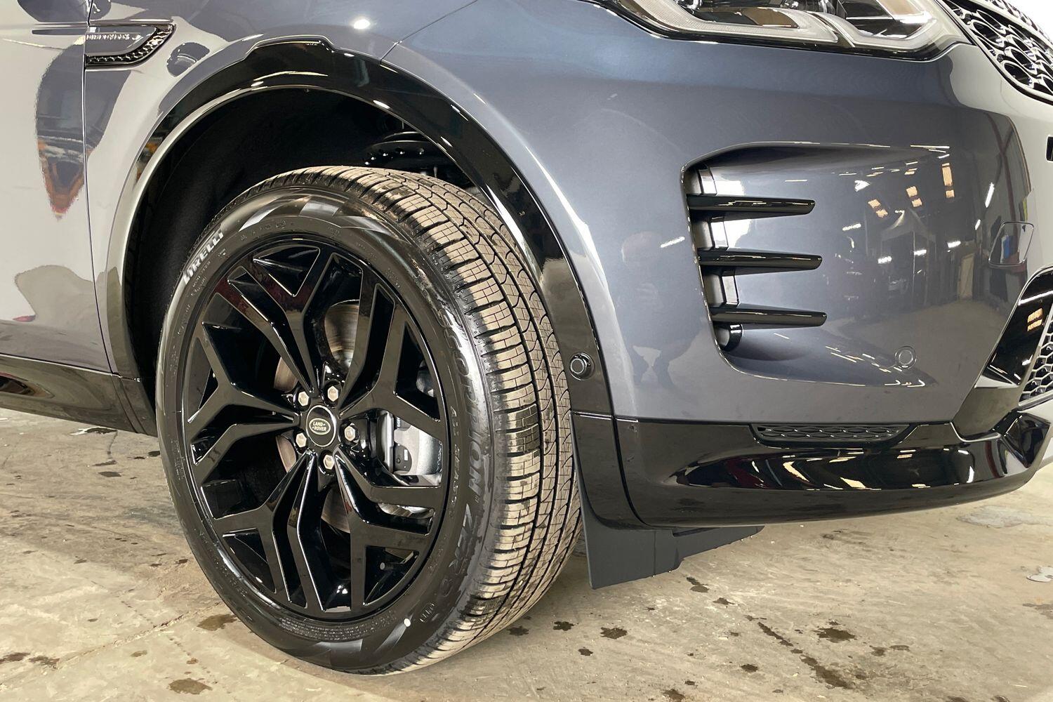 Land Rover Discovery Sport view 42