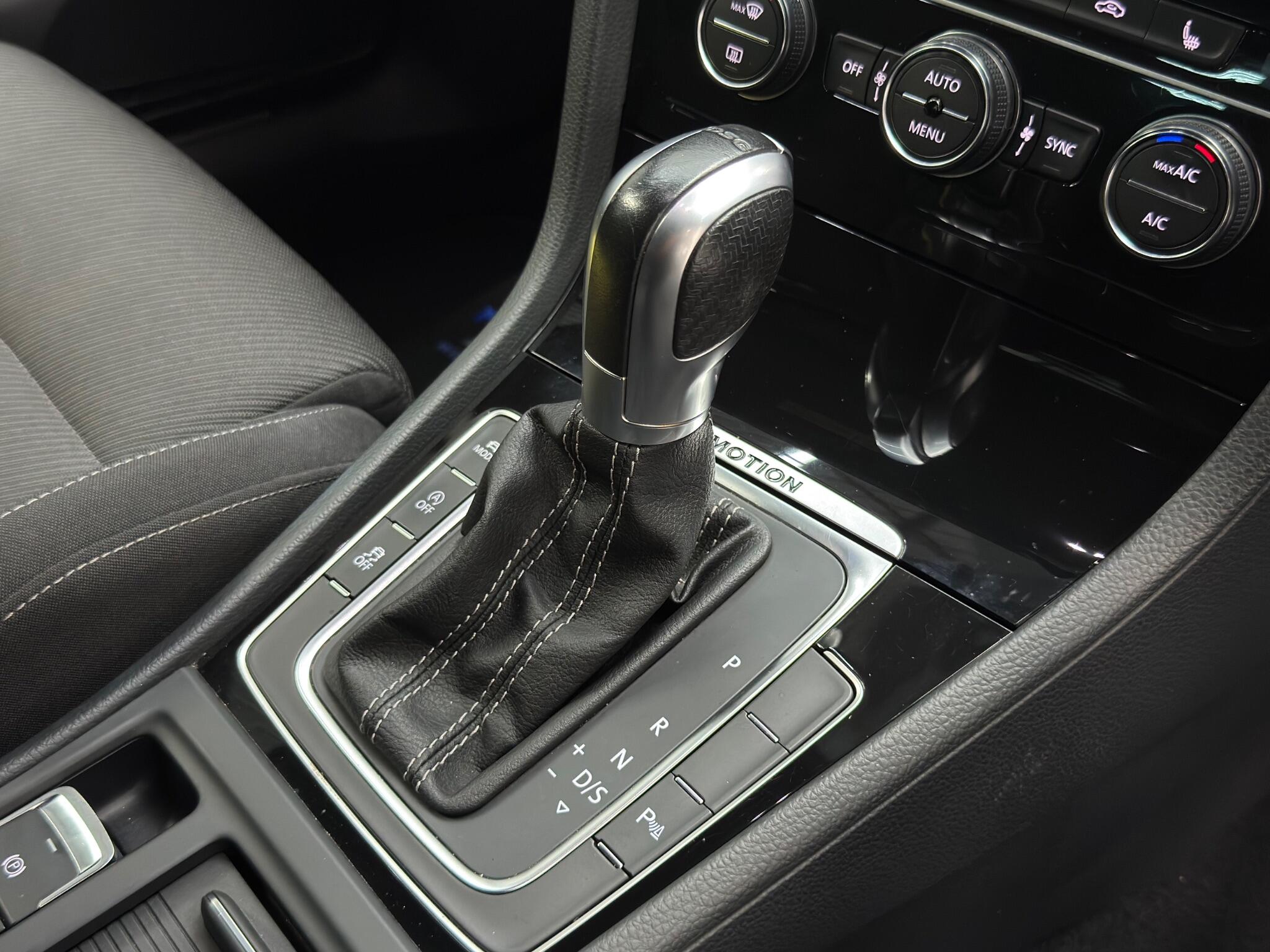 Volkswagen Golf view 8