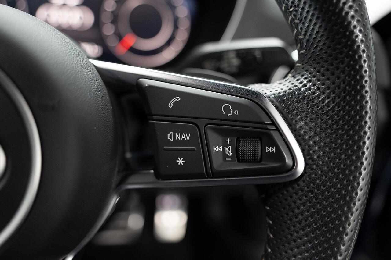 Audi TT view 11