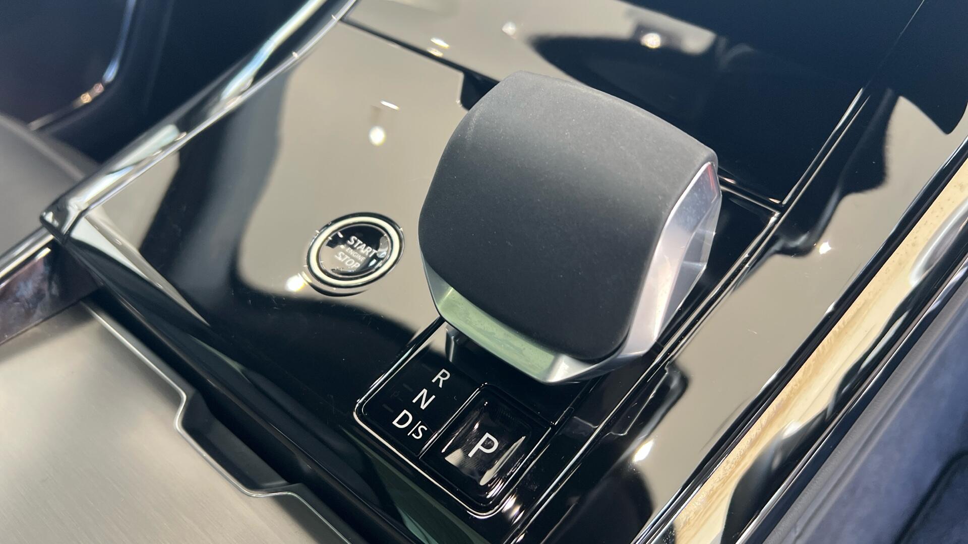 Land Rover Range Rover Sport view 13