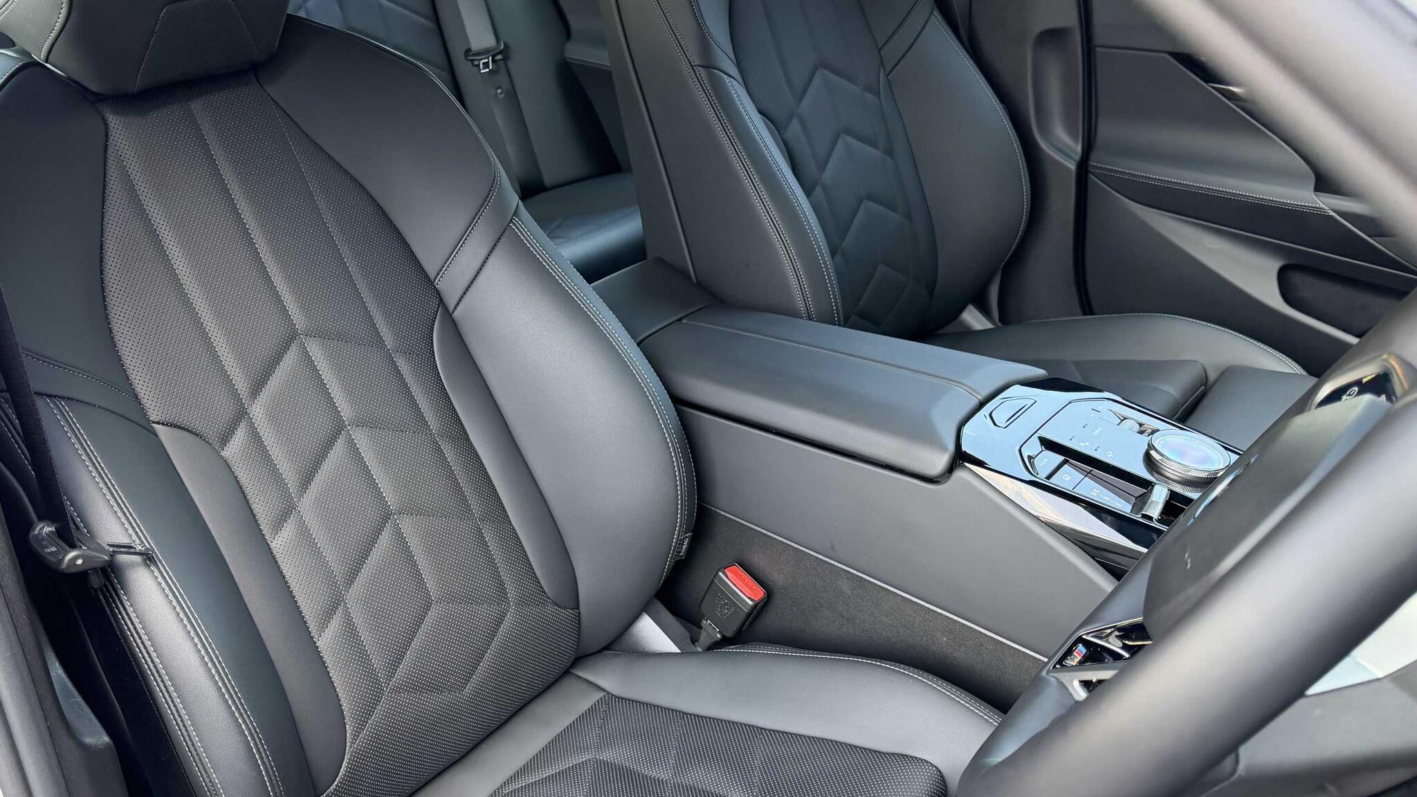 BMW i5 view 12