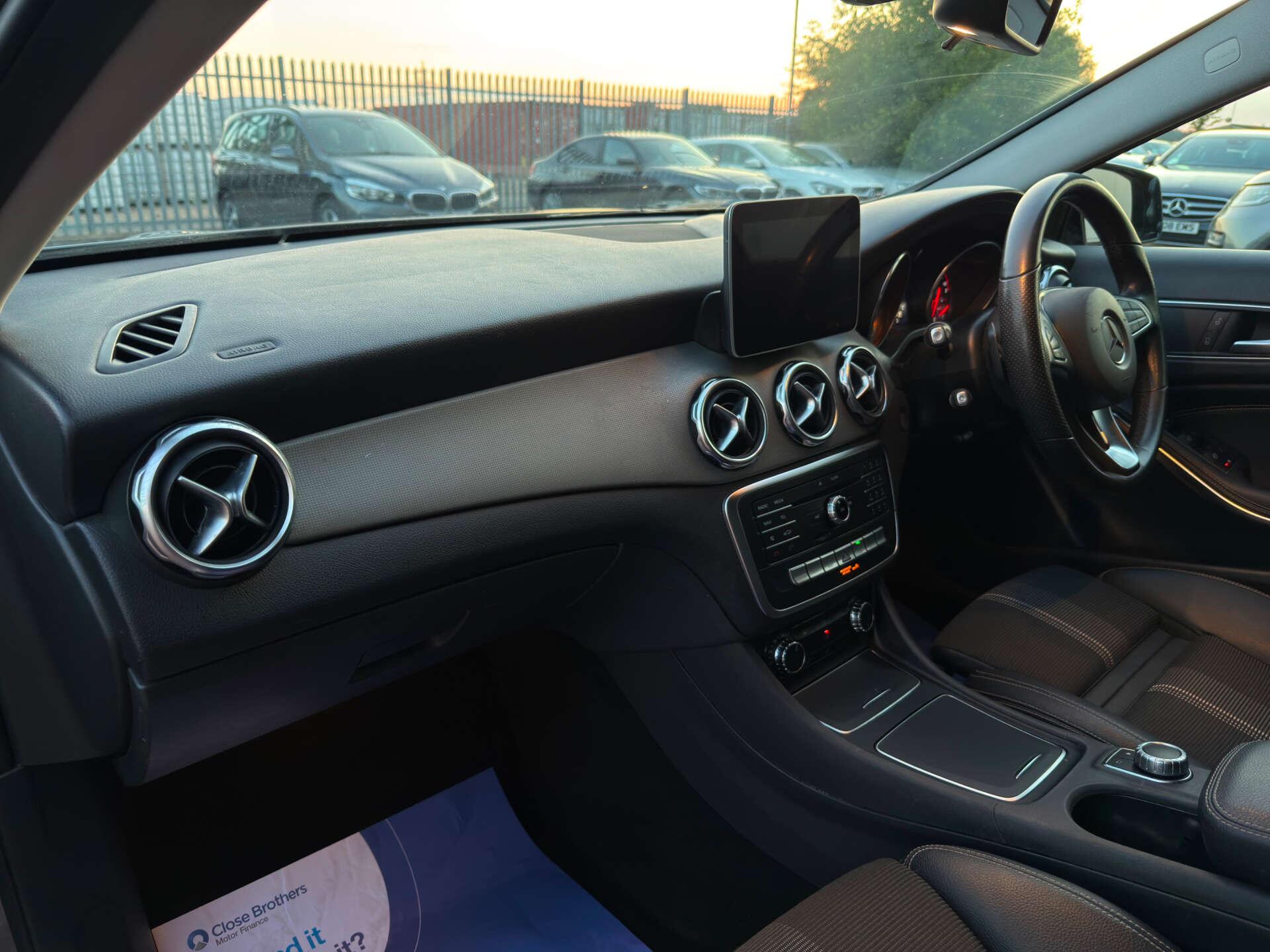 Mercedes-Benz Gla view 38