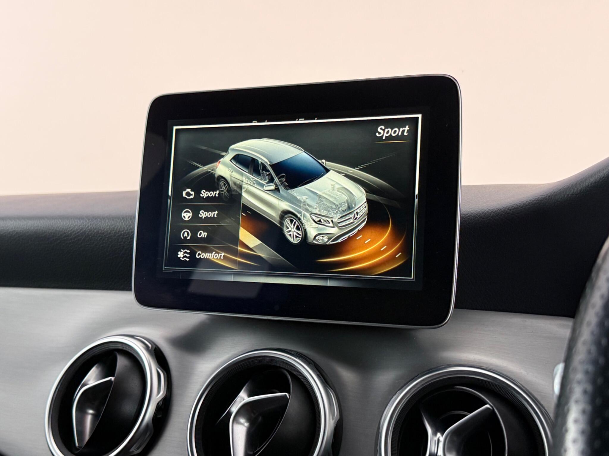 Mercedes-Benz Gla view 29