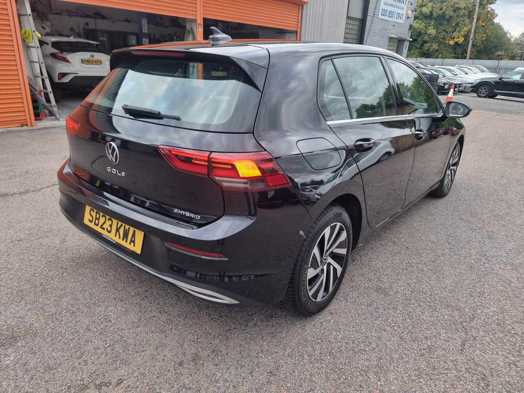 Volkswagen Golf view 3