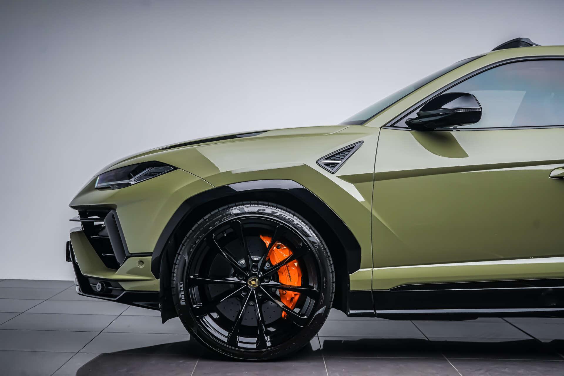 Lamborghini Urus view 18