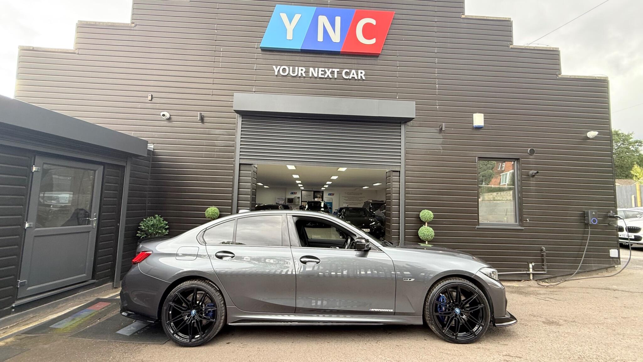 BMW 3 Series view 5