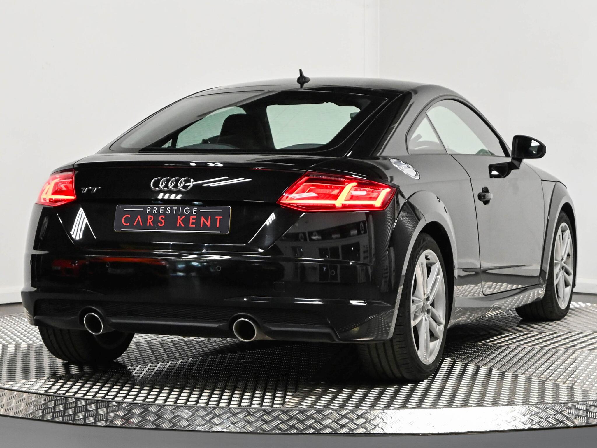 Audi TT view 26