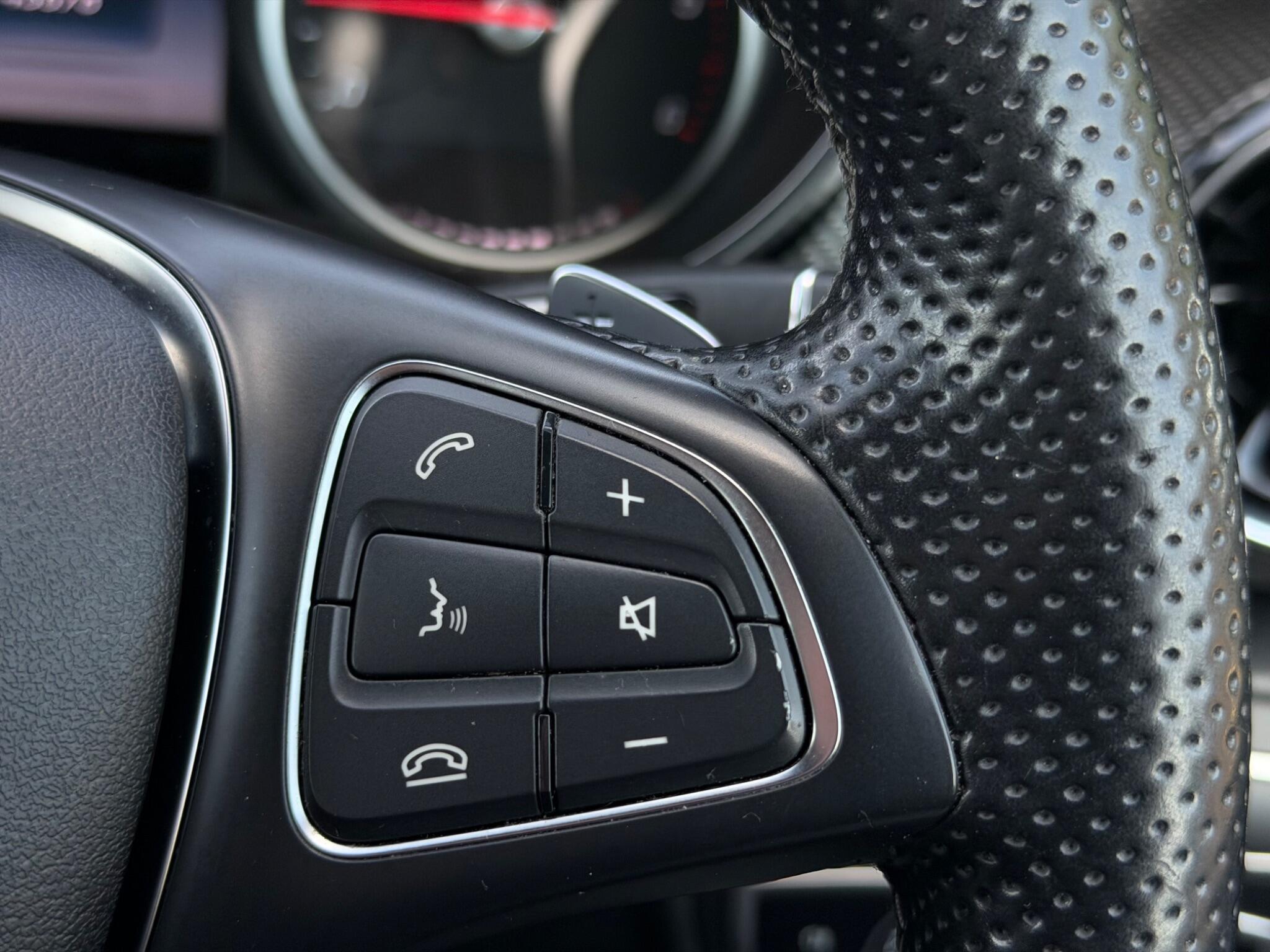 Mercedes-Benz V-Class view 28
