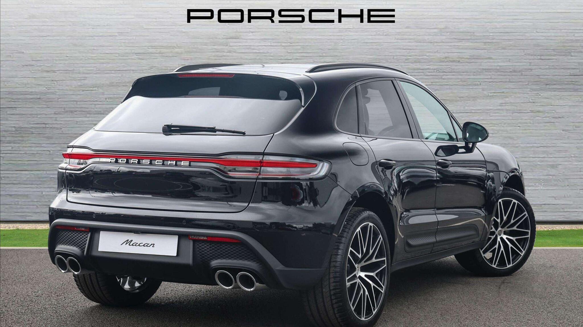 Porsche Macan view 3
