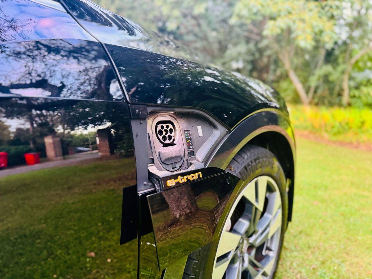 Audi e-tron view 30