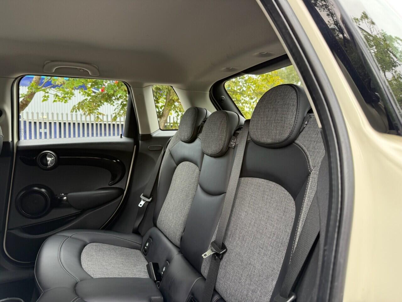 Mini Cooper view 28