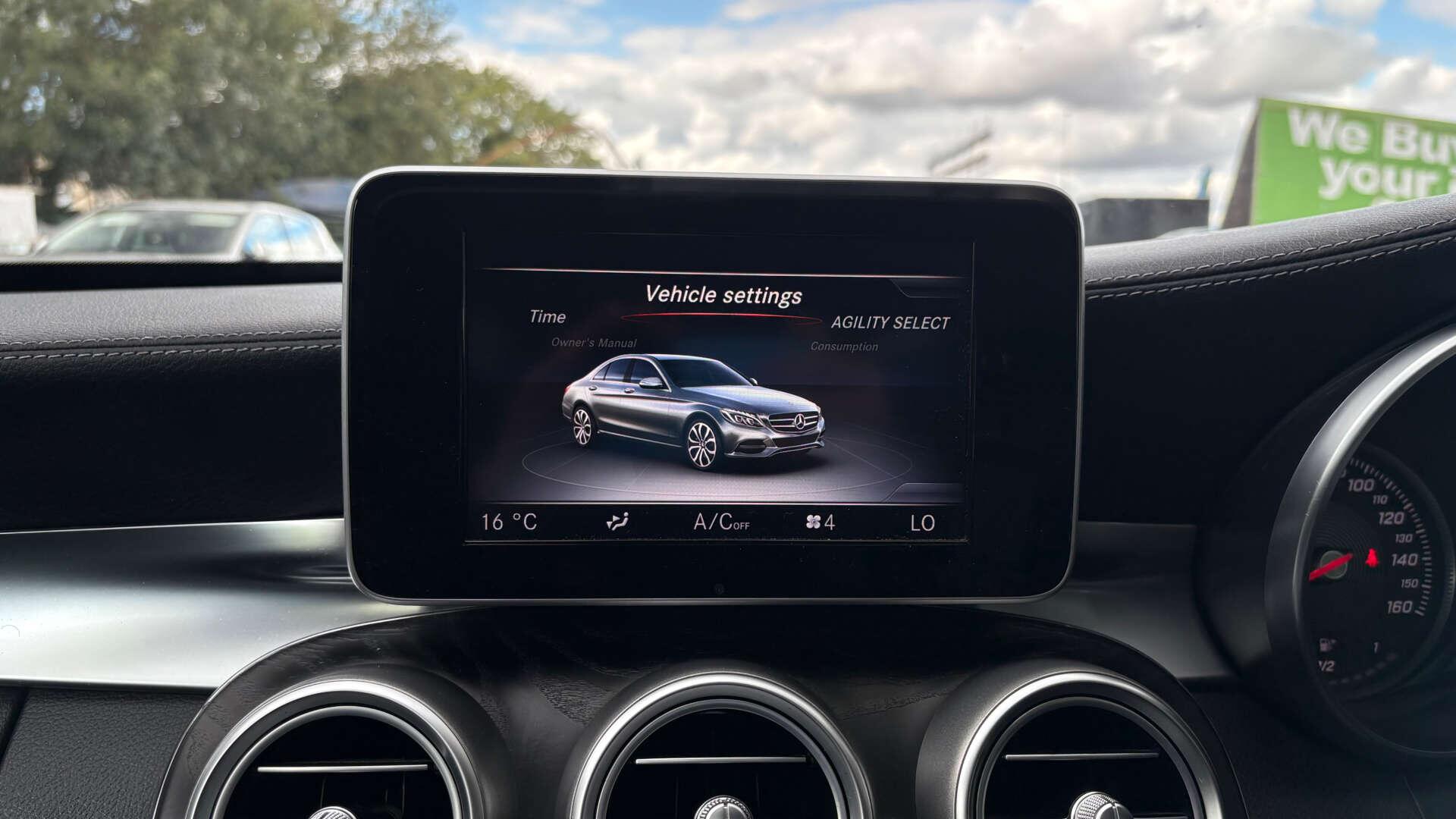 Mercedes-Benz C-Class view 34
