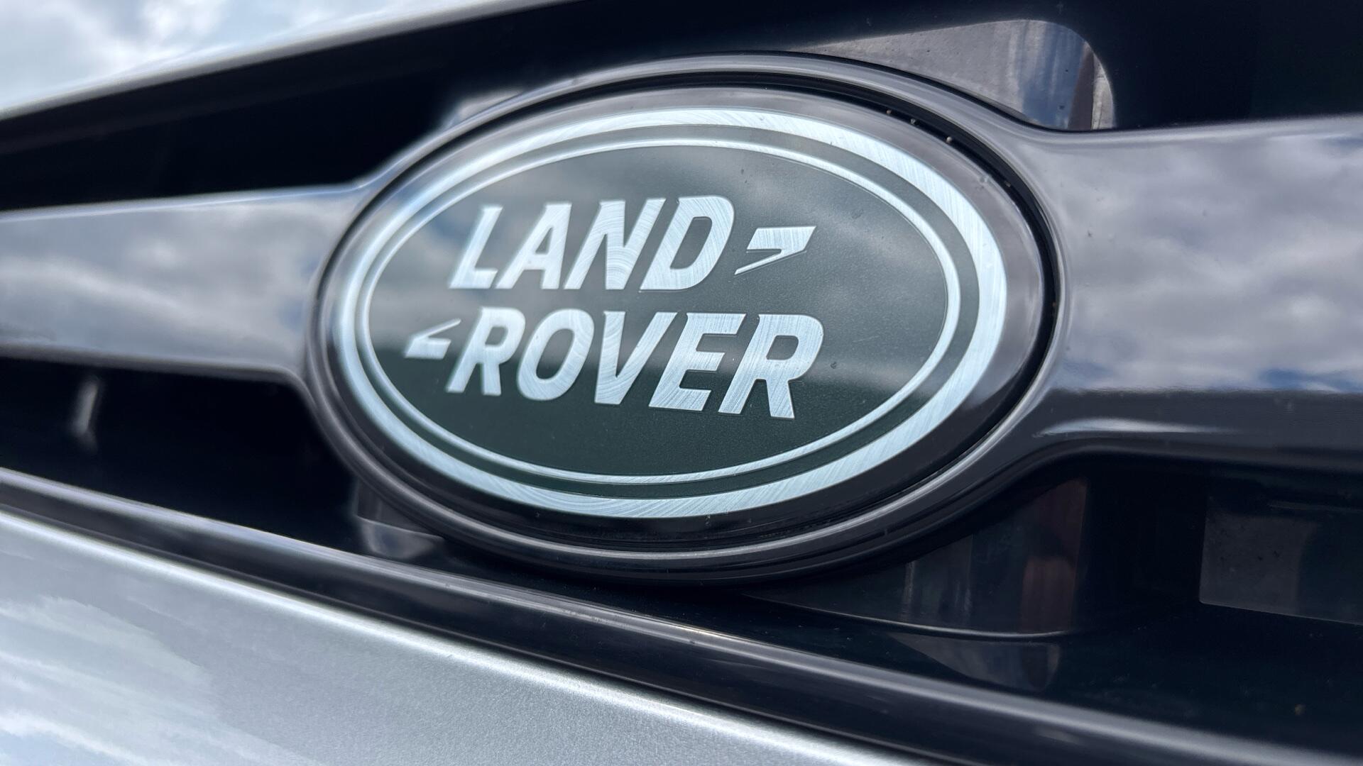 Land Rover Defender view 44