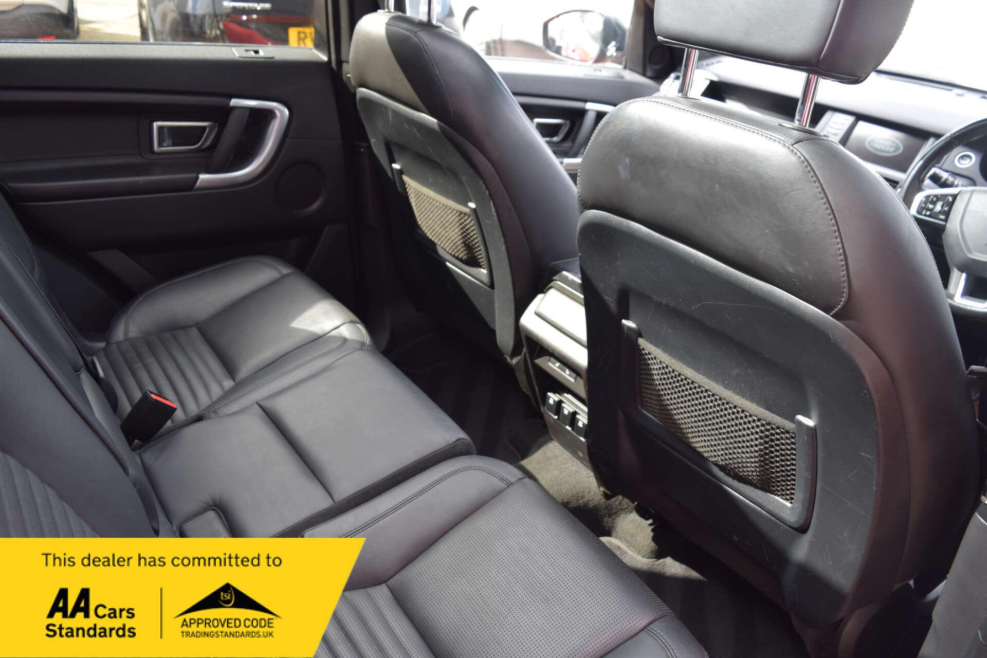 Land Rover Discovery Sport view 31