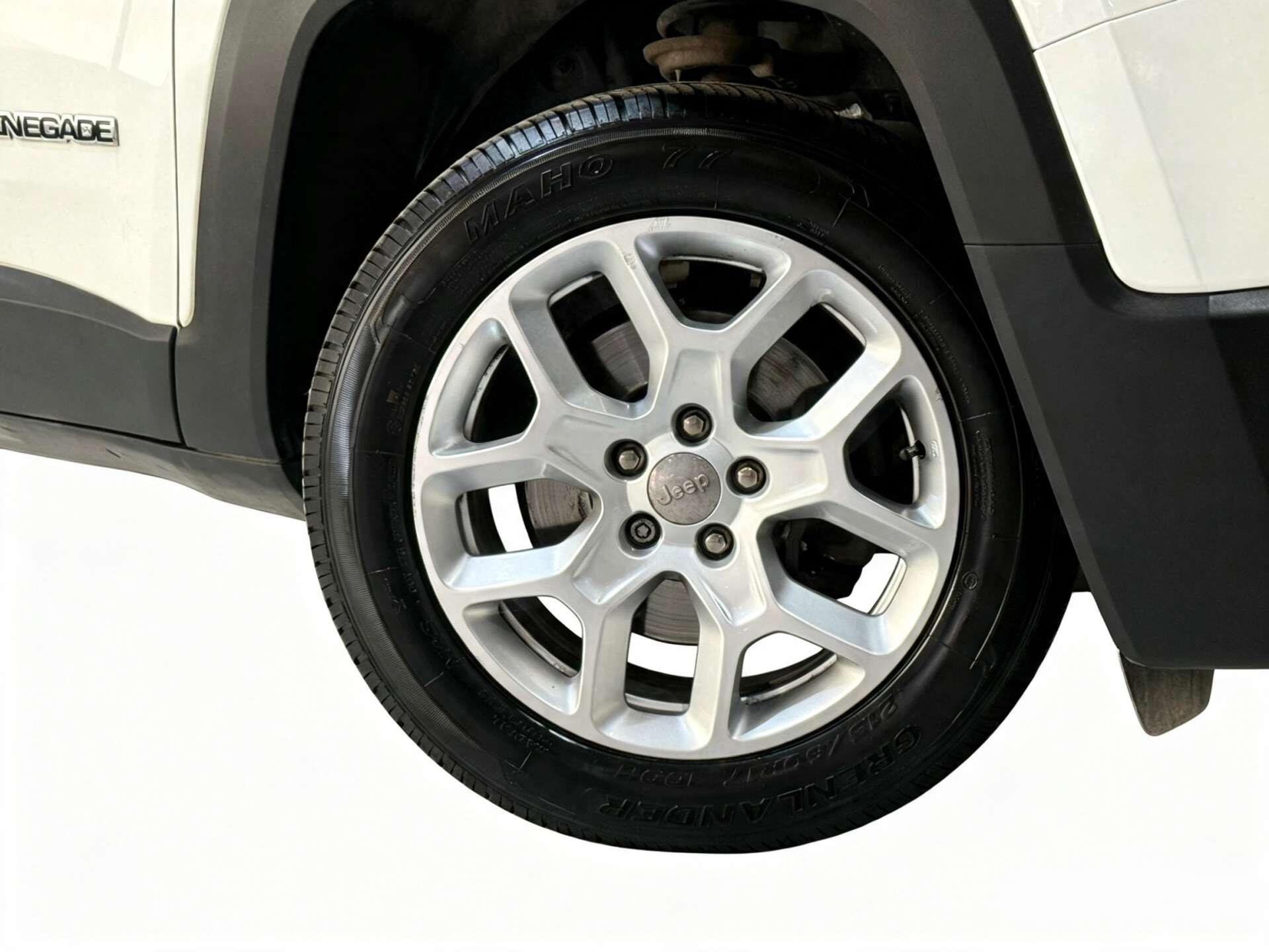 Jeep Renegade view 4