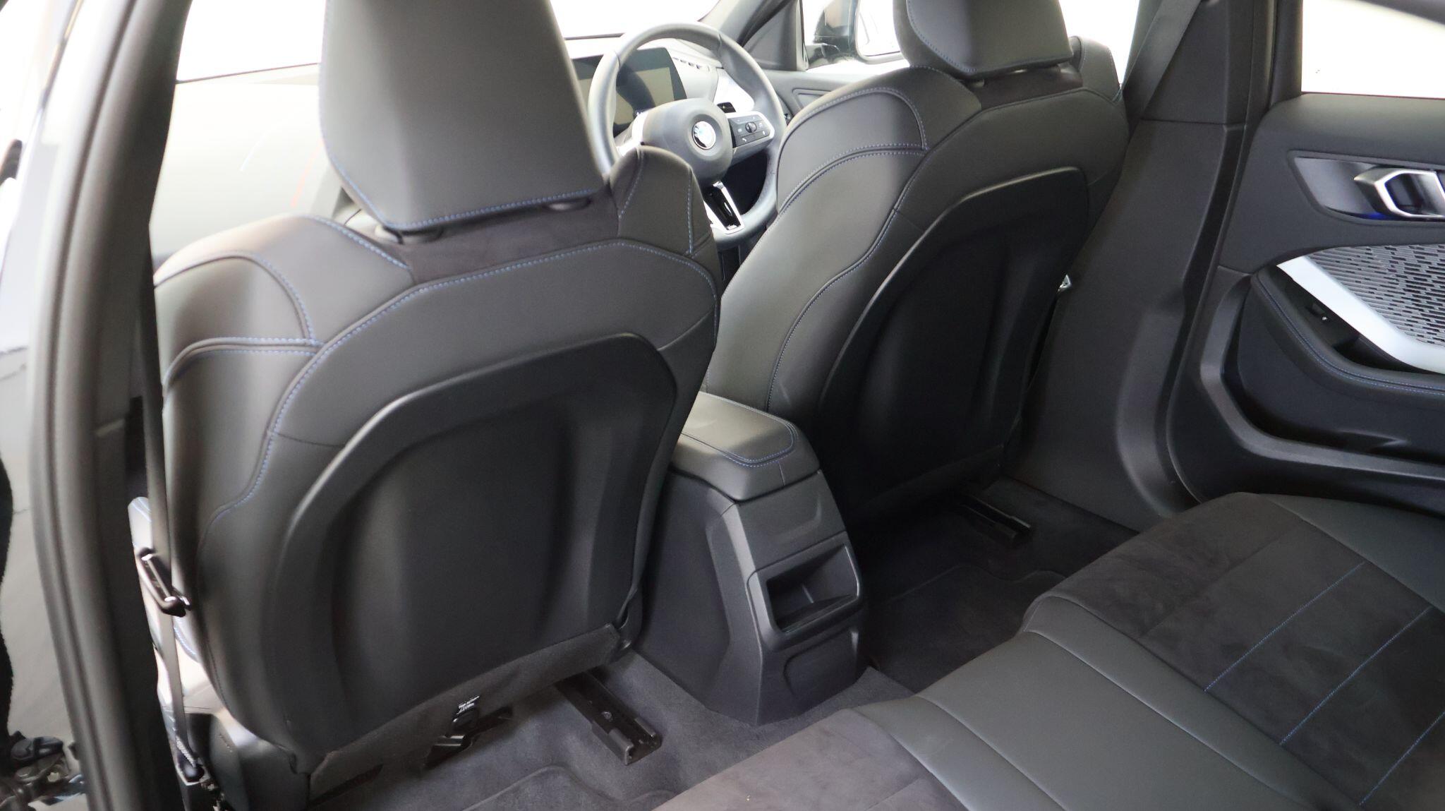 BMW 1 Series view 25