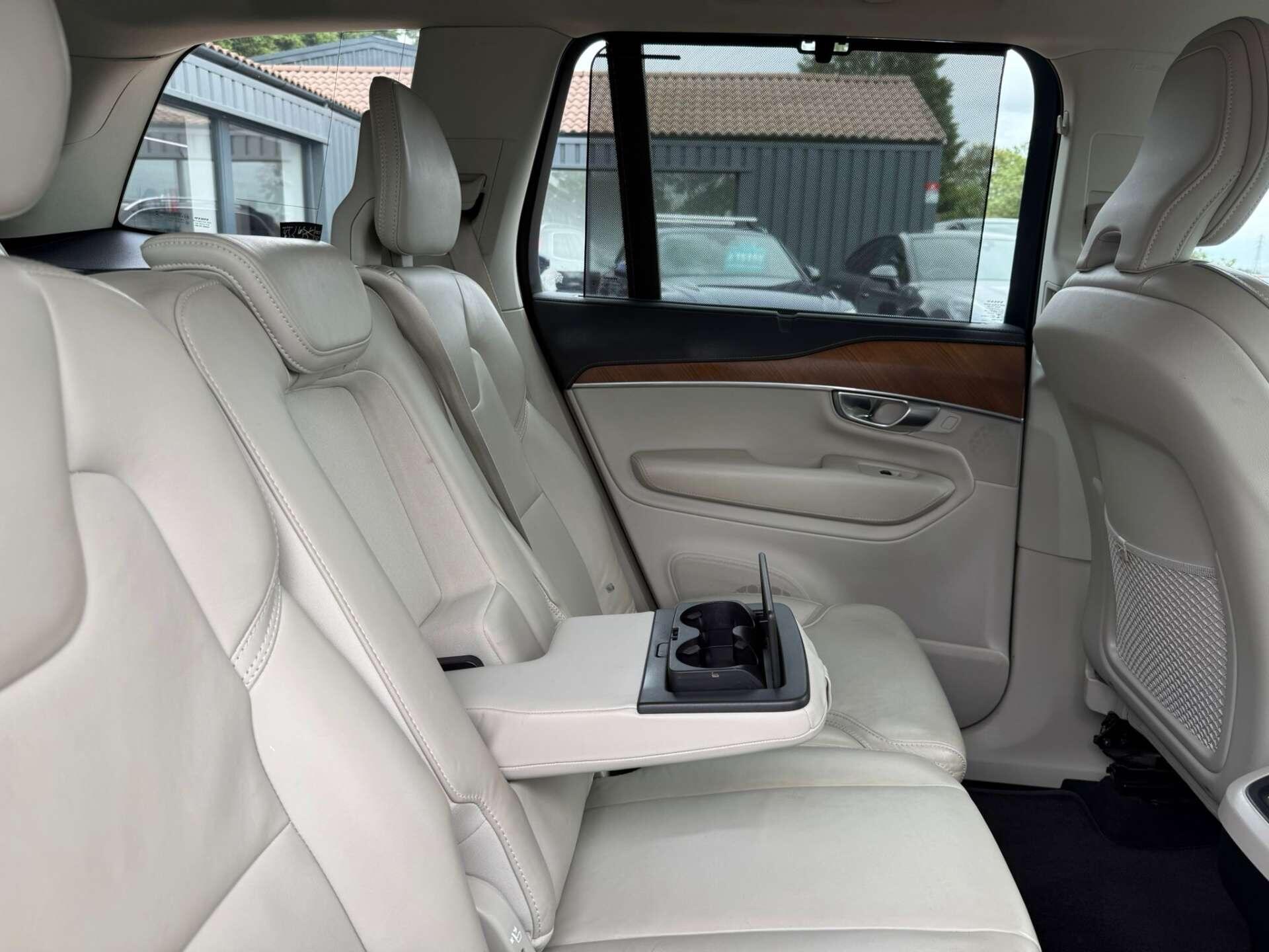 Volvo XC90 view 38