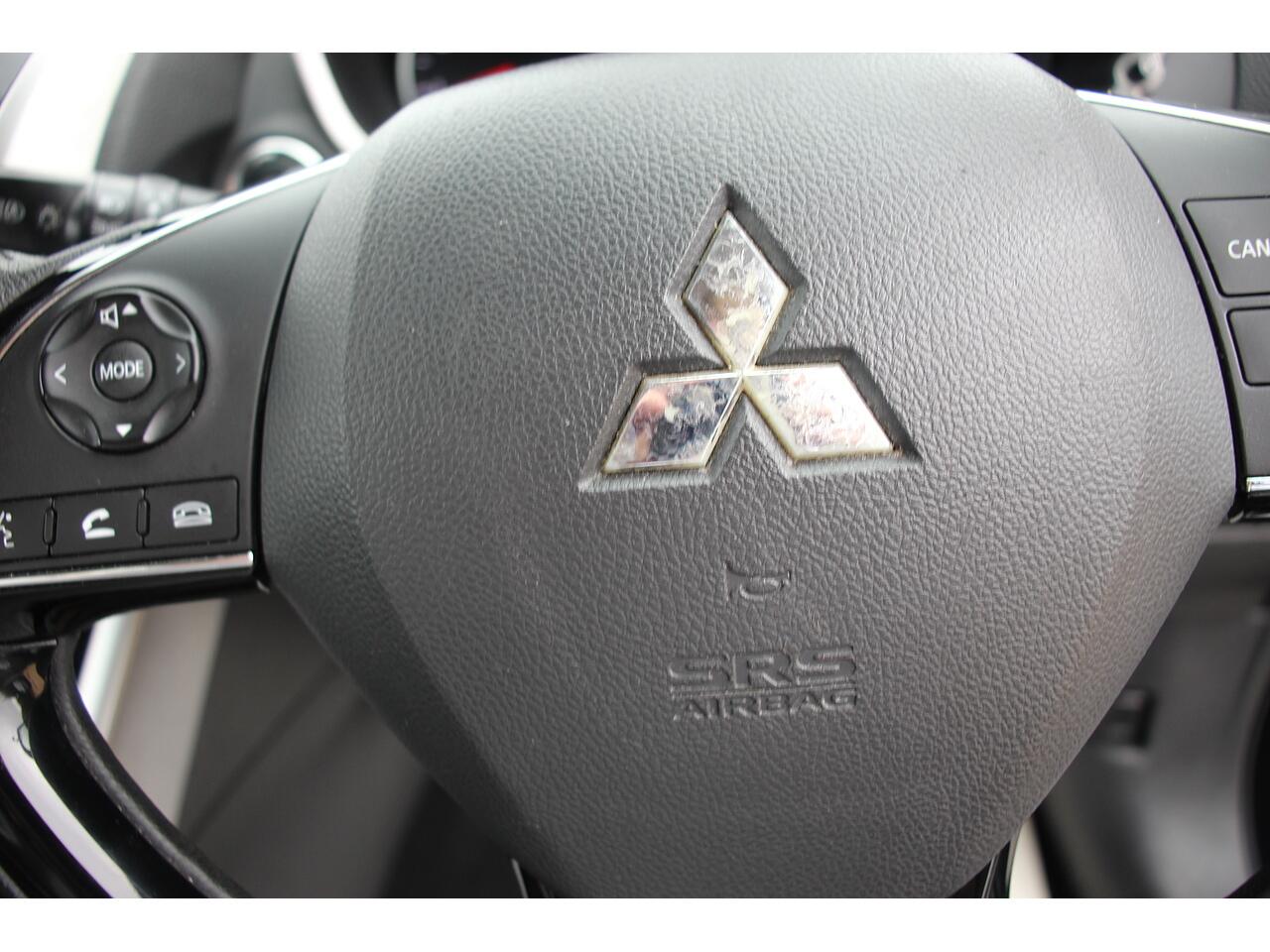 Mitsubishi Eclipse Cross view 34