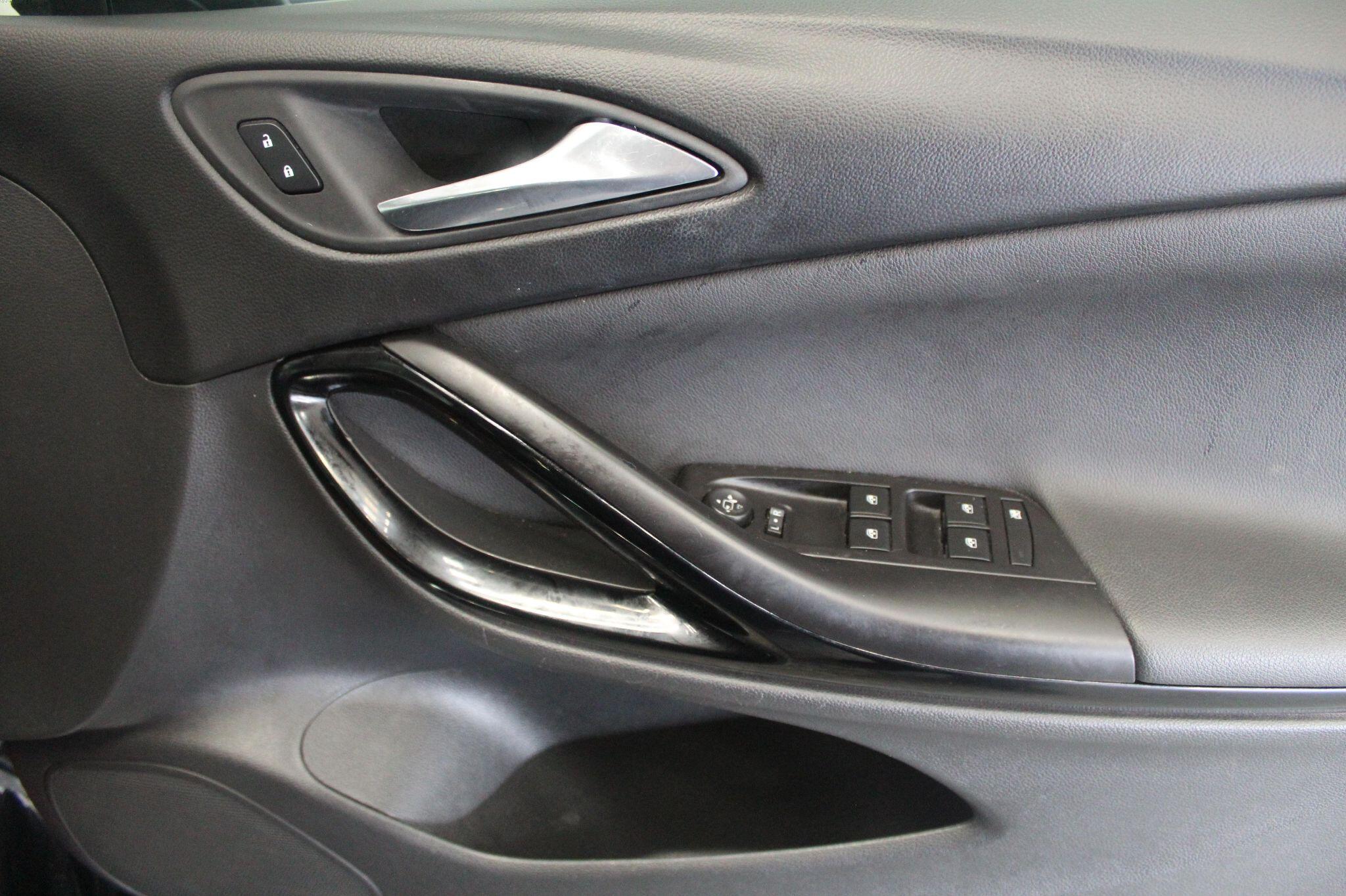 Vauxhall Astra view 44