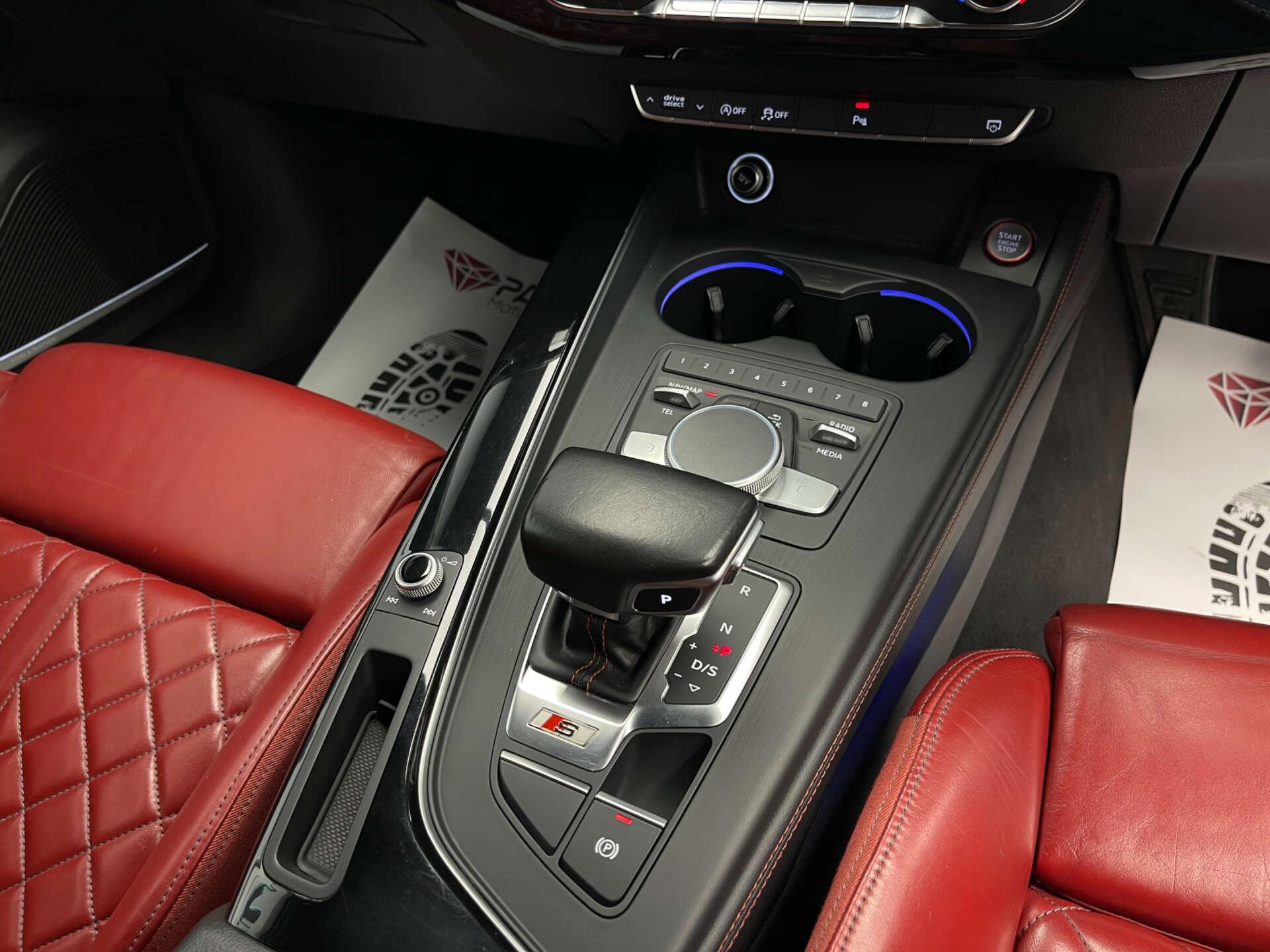 Audi S4 view 25