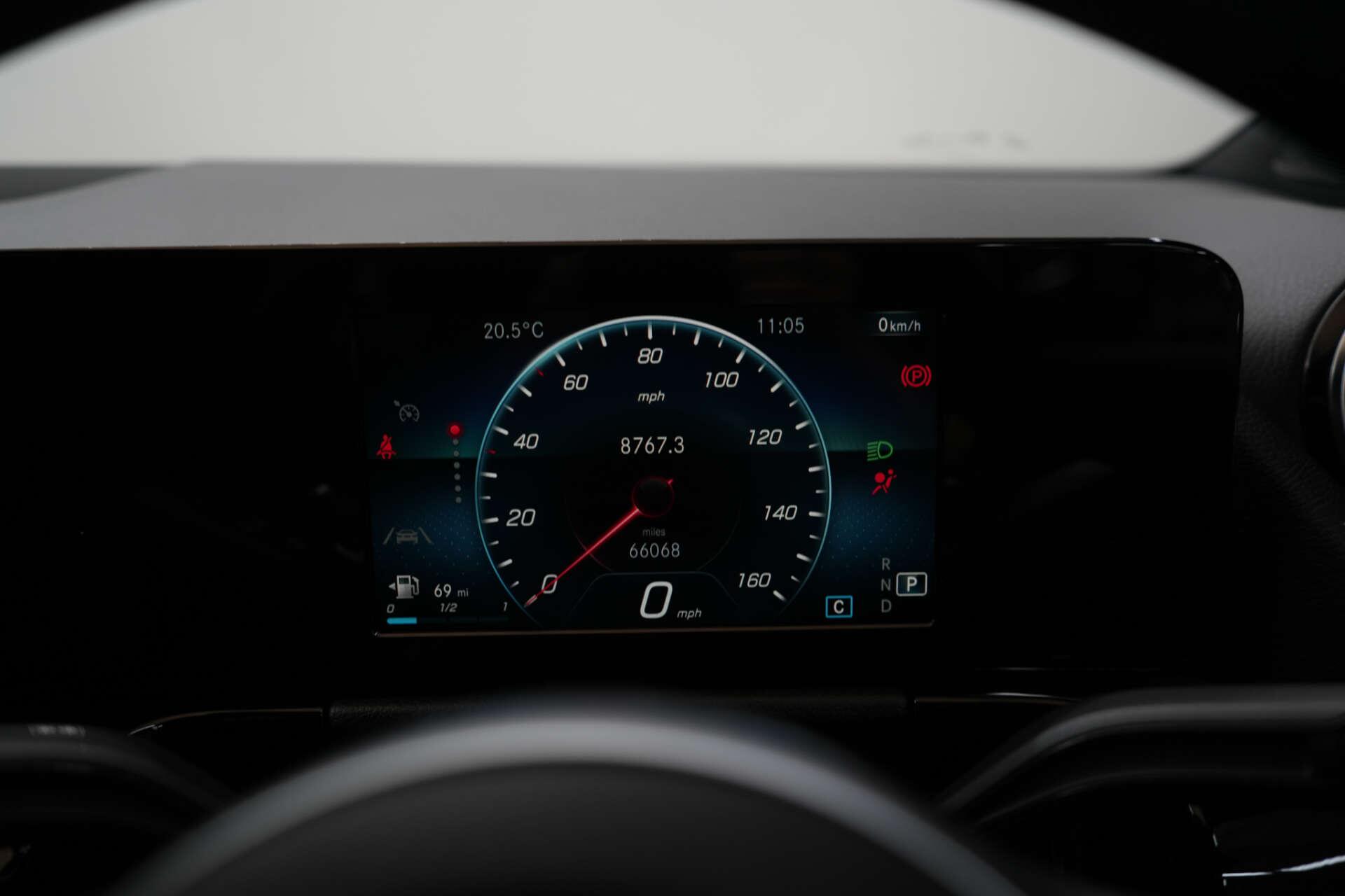 Mercedes-Benz Gla view 32