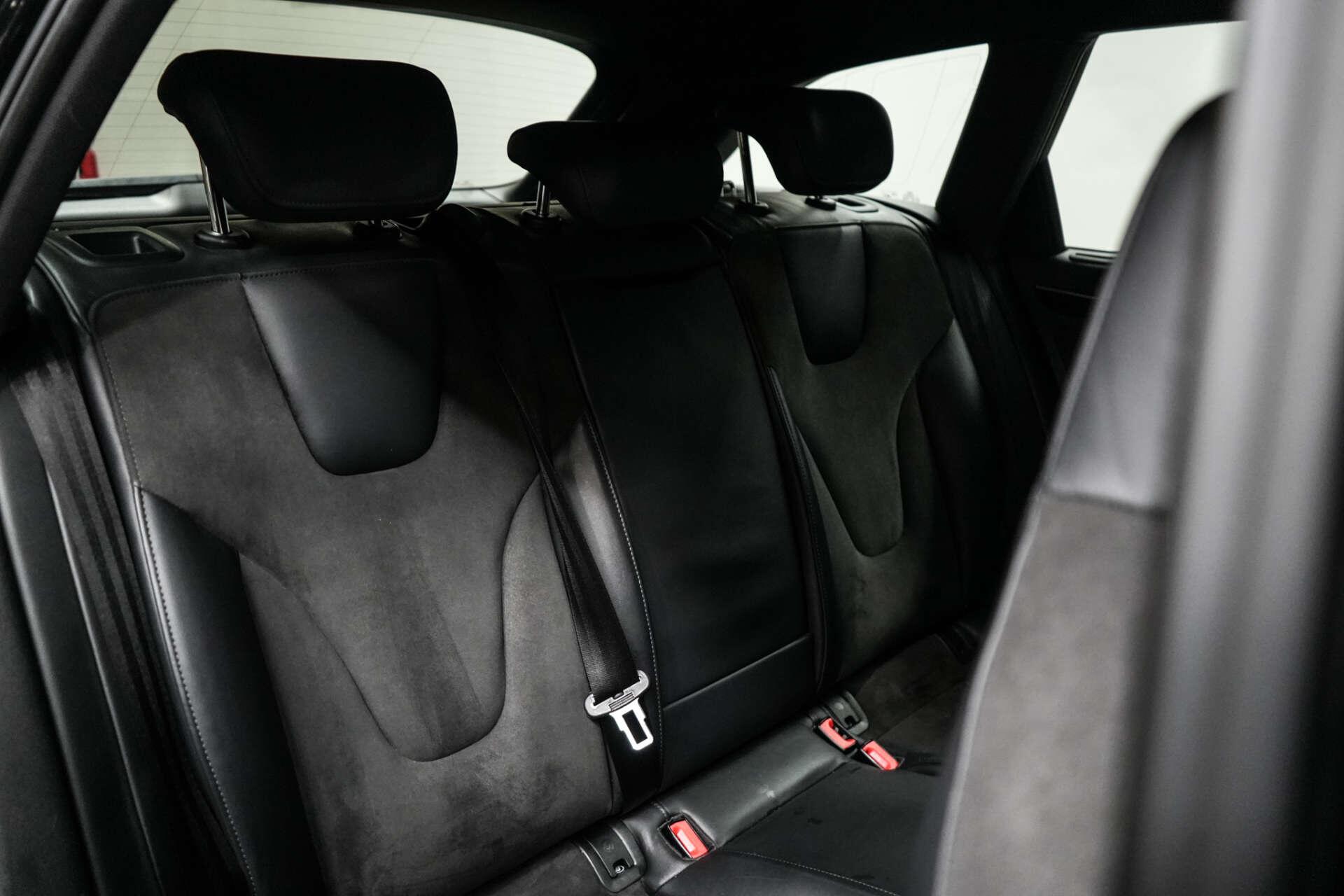Audi RS4 view 21