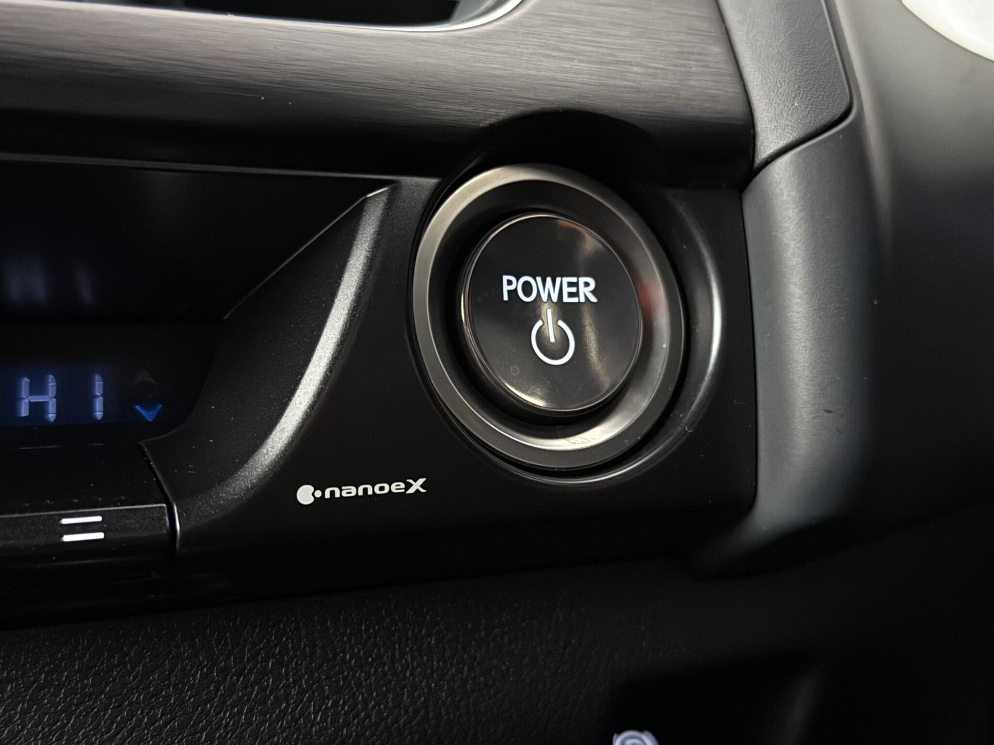 Lexus Ux view 25