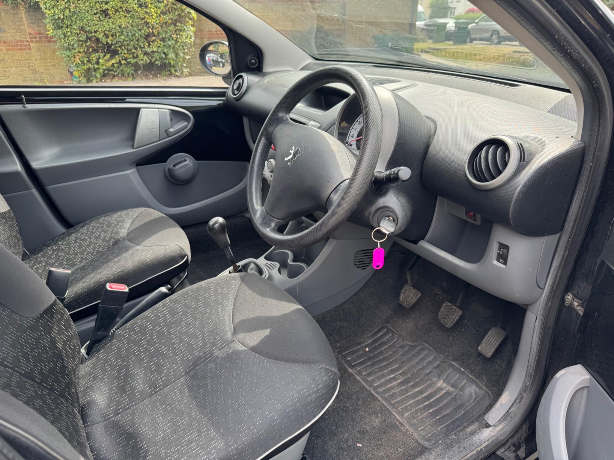 2011 Peugeot 107 image 17