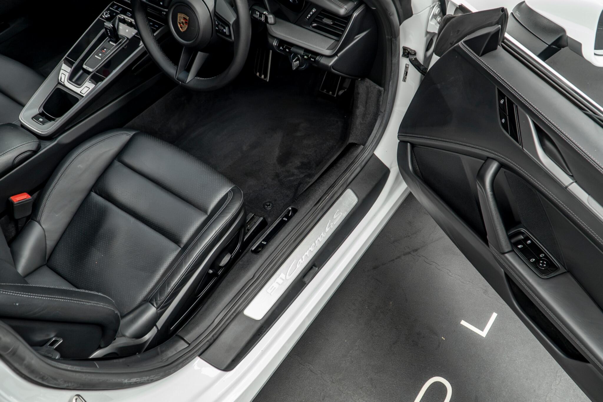 Porsche 911 view 29