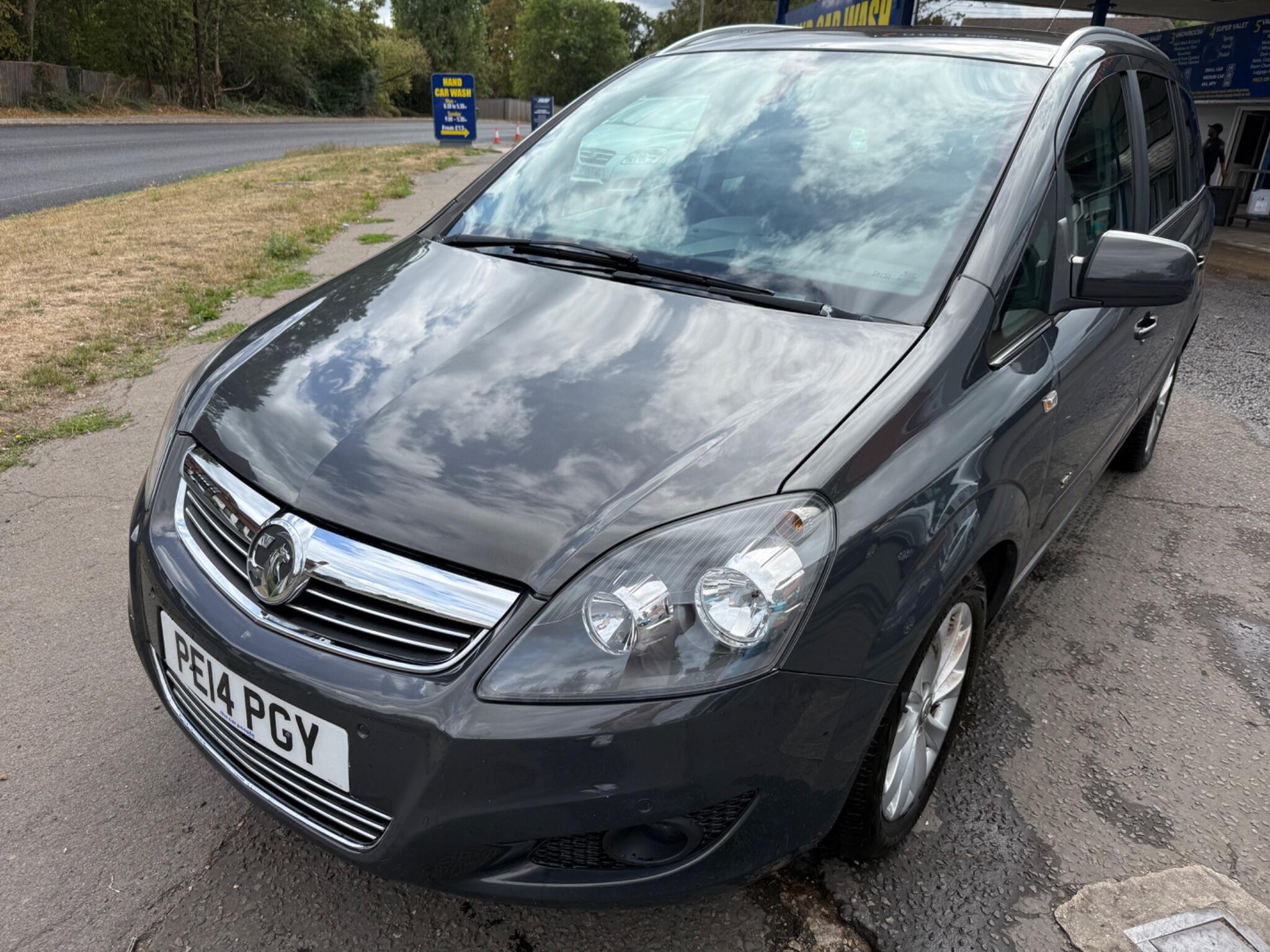 Vauxhall Zafira view 5