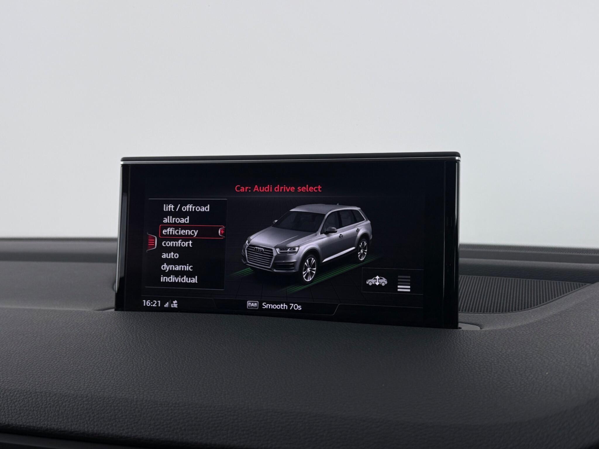 Audi Q7 view 30