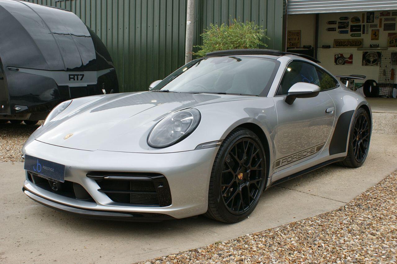 Porsche 911 view 40