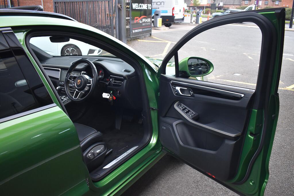 Porsche Macan view 30