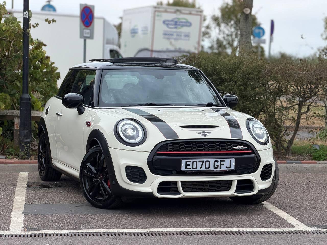 Mini Cooper view 34