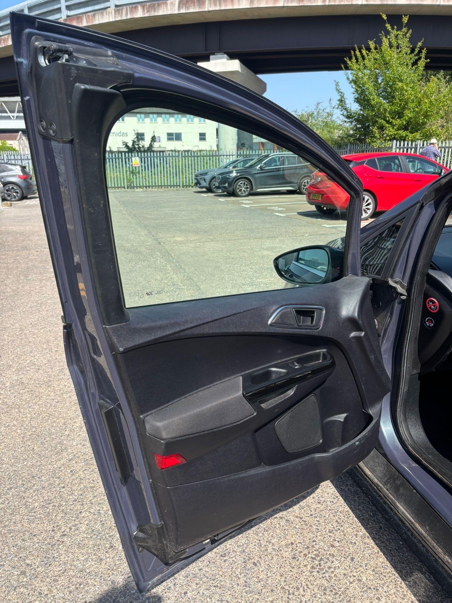 Ford B-Max view 38