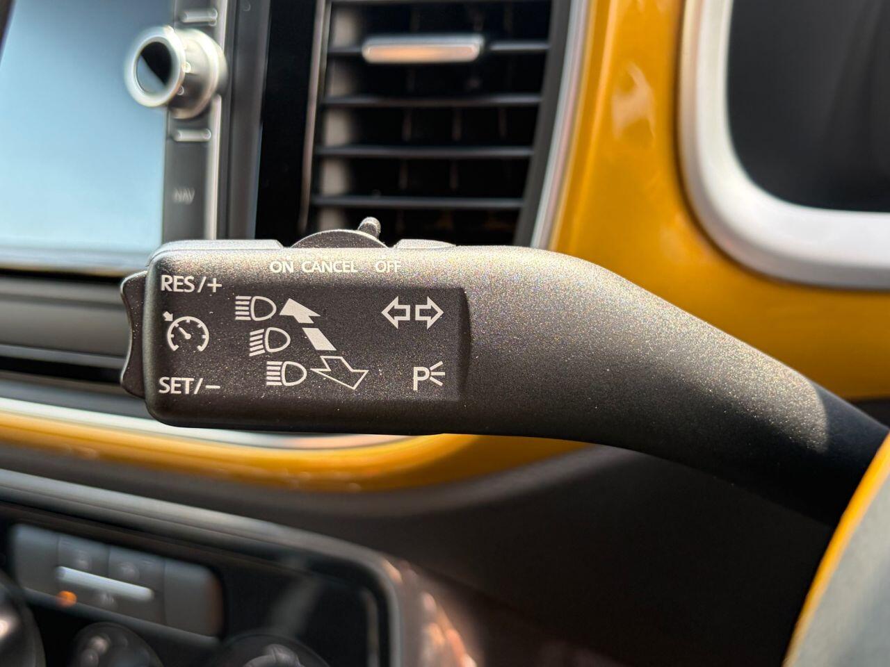 Volkswagen Beetle view 27