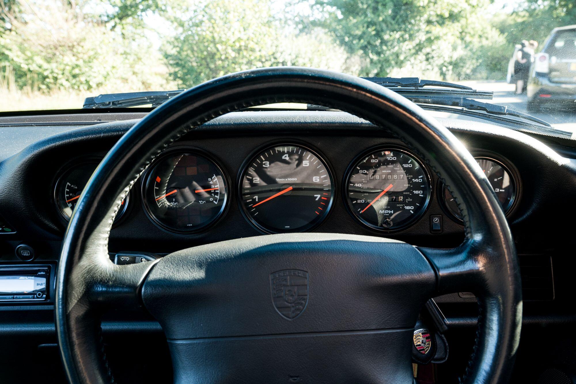 Porsche 911 view 37