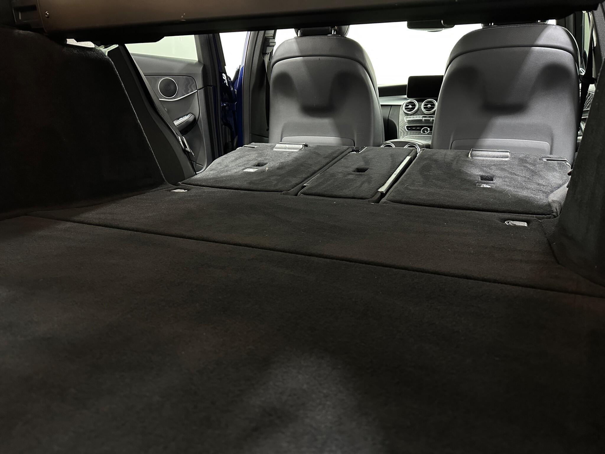 Mercedes-Benz C-Class view 47
