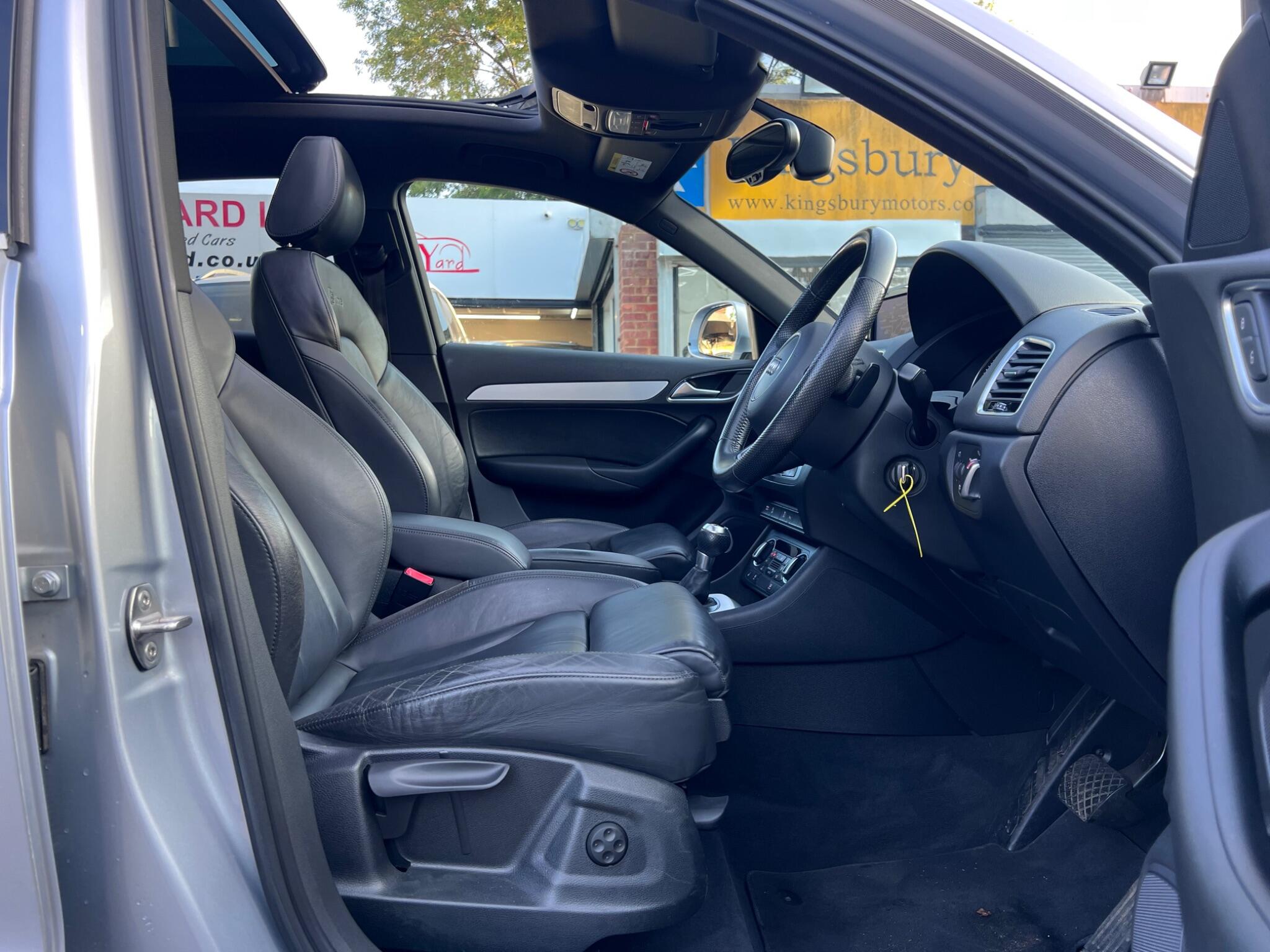 Audi Q3 view 18