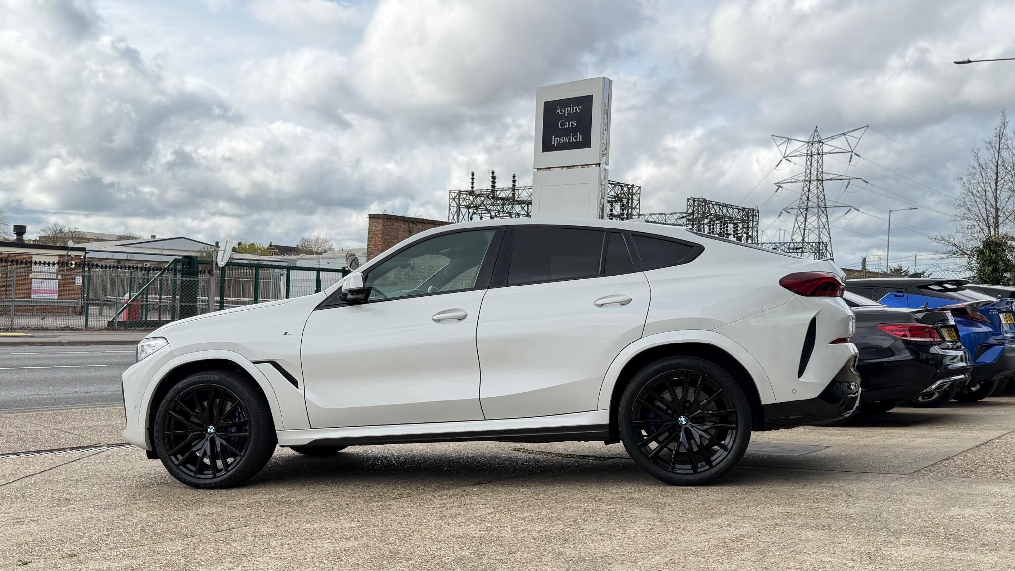 BMW X6 view 16