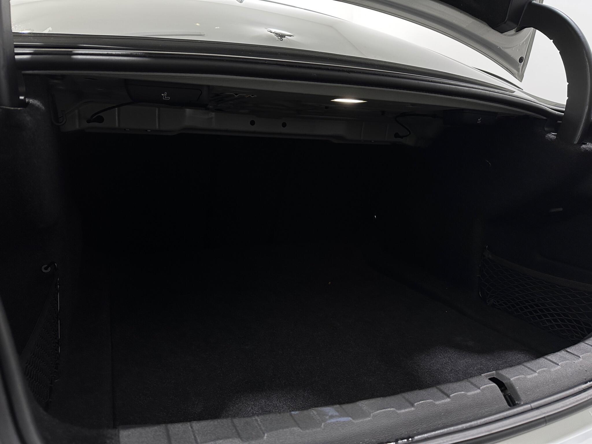 BMW 3 Series view 44