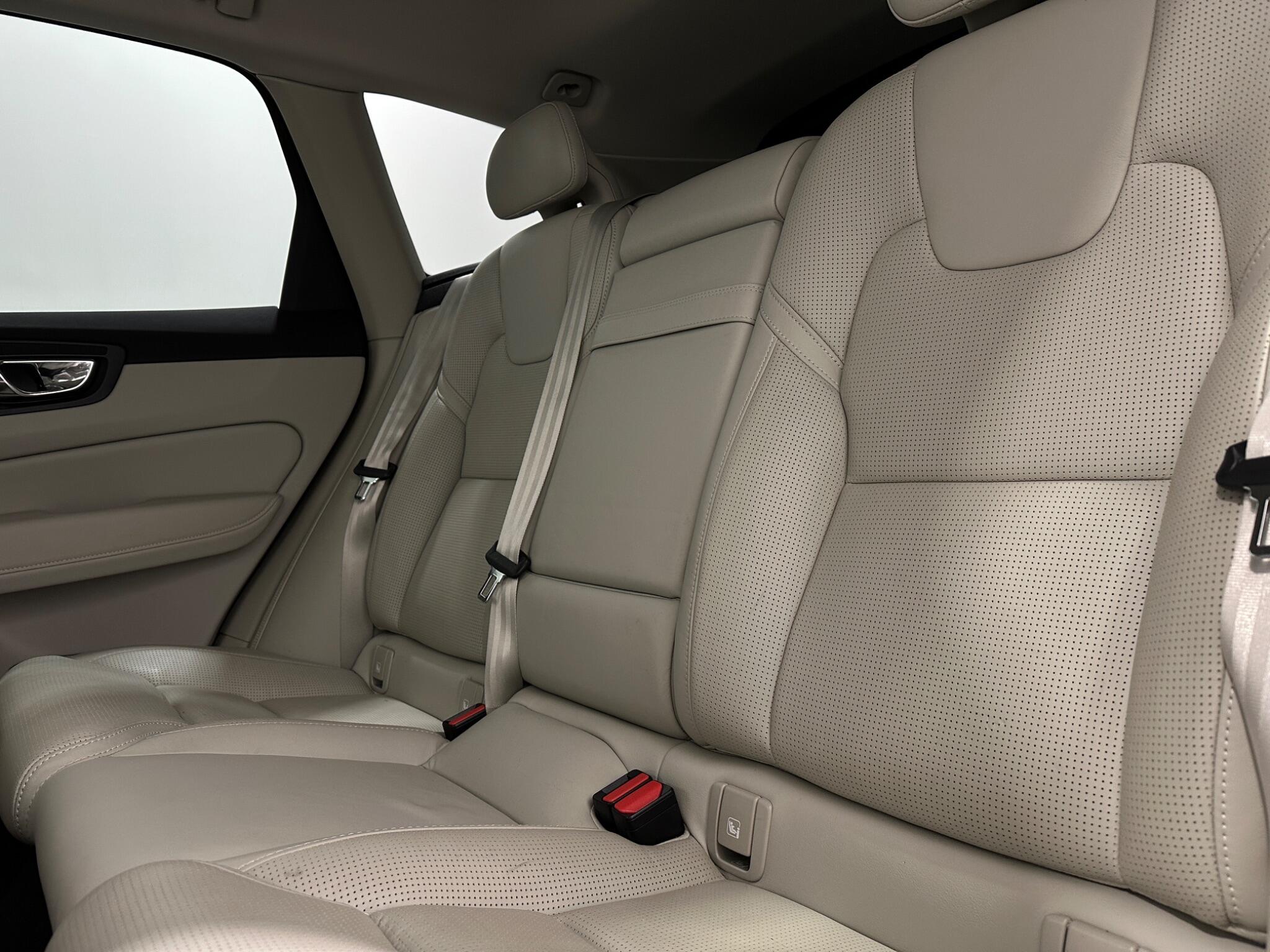 Volvo XC60 view 39