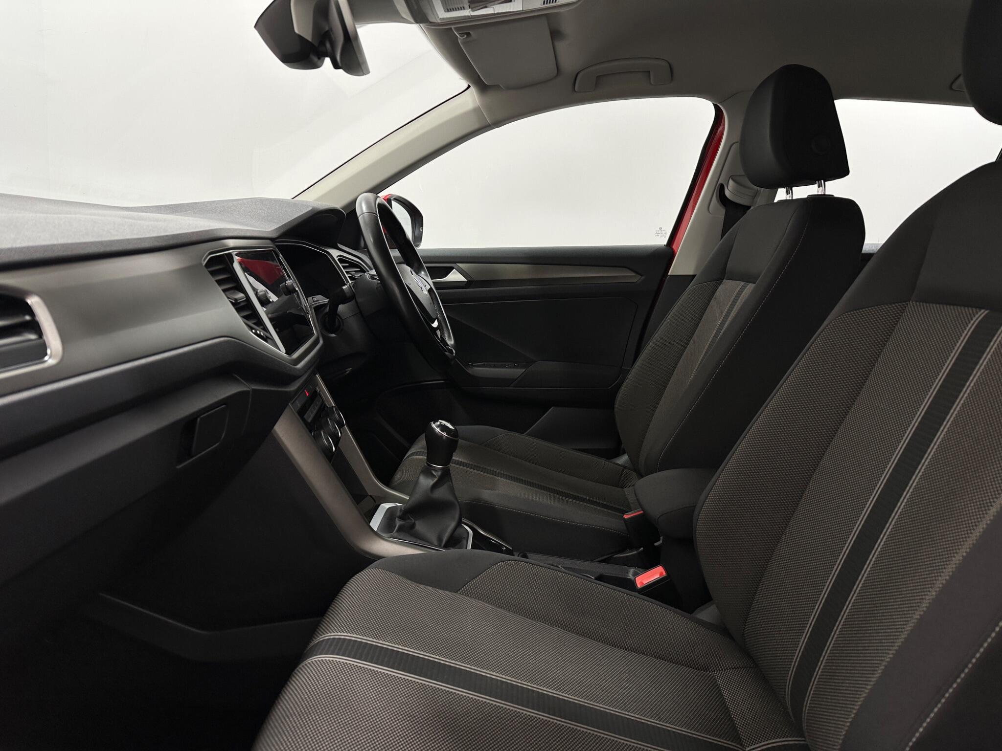 Volkswagen T-Roc view 31