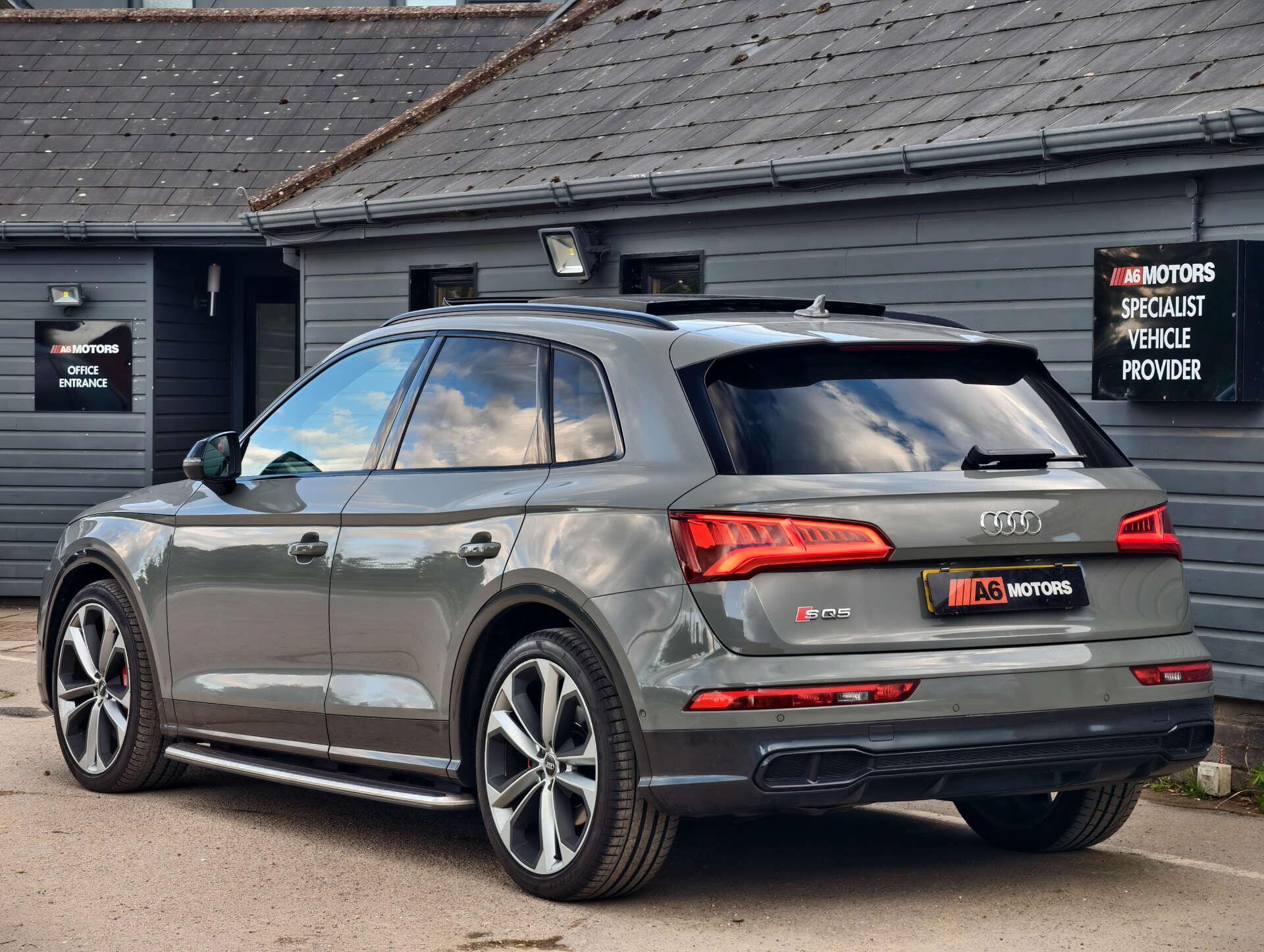 Audi SQ5 view 18