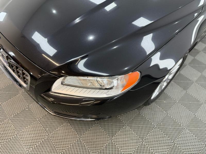 2010 Volvo V70 image 12