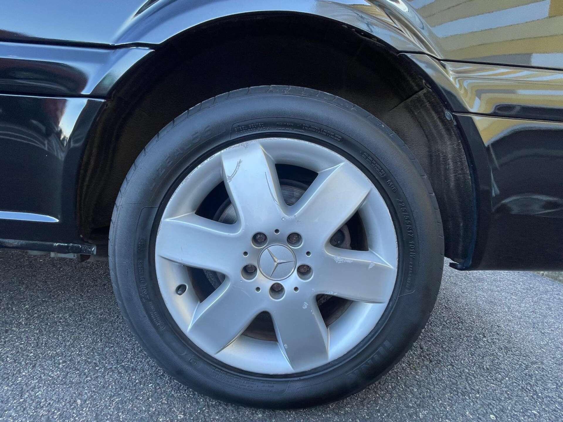 Mercedes-Benz Viano view 9